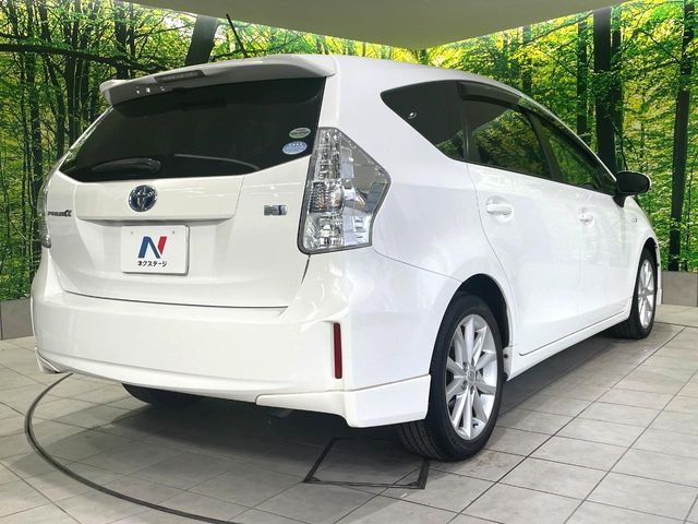 TOYOTA PRIUS Alpha 2012