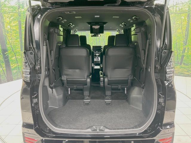 TOYOTA VOXY HYBRID 2023