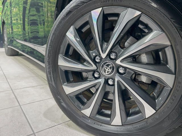 TOYOTA VOXY HYBRID 2023