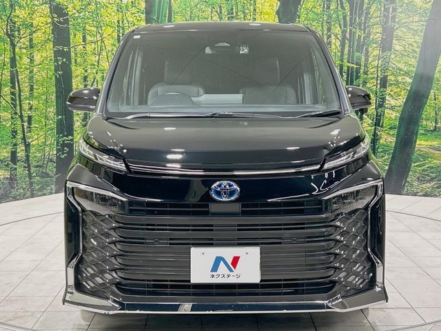 TOYOTA VOXY HYBRID 2023