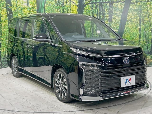 TOYOTA VOXY HYBRID 2023