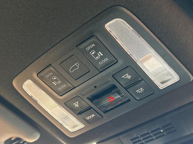 TOYOTA NOAH HYBRID 2024