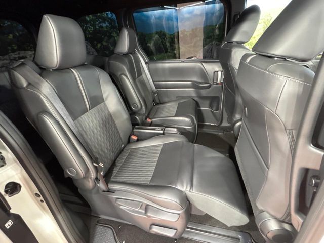 TOYOTA NOAH HYBRID 2024