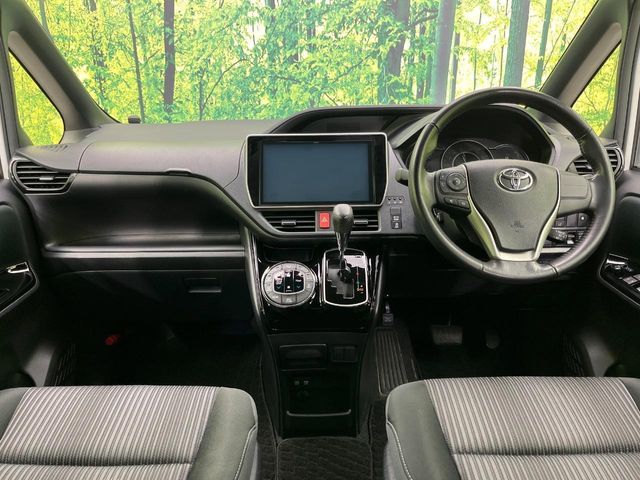 TOYOTA NOAH 2018