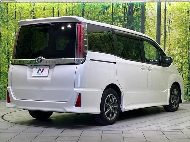 TOYOTA NOAH 2018