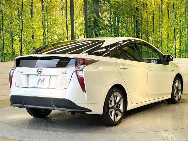 TOYOTA PRIUS 2018