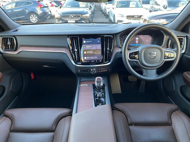 VOLVO VOLVO V60 2022