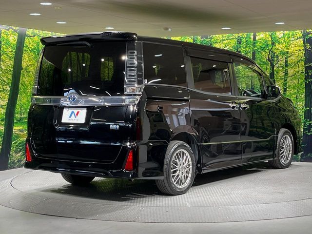 TOYOTA VOXY HYBRID 2021