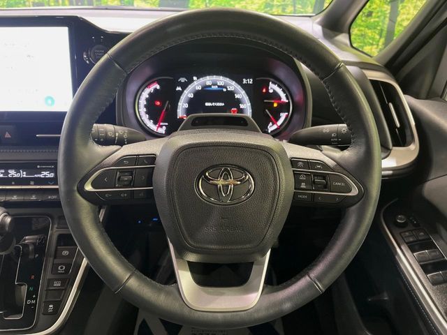 TOYOTA VOXY 2023