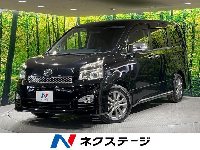 TOYOTA VOXY 2013