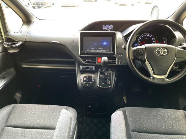 TOYOTA VOXY 4WD 2014