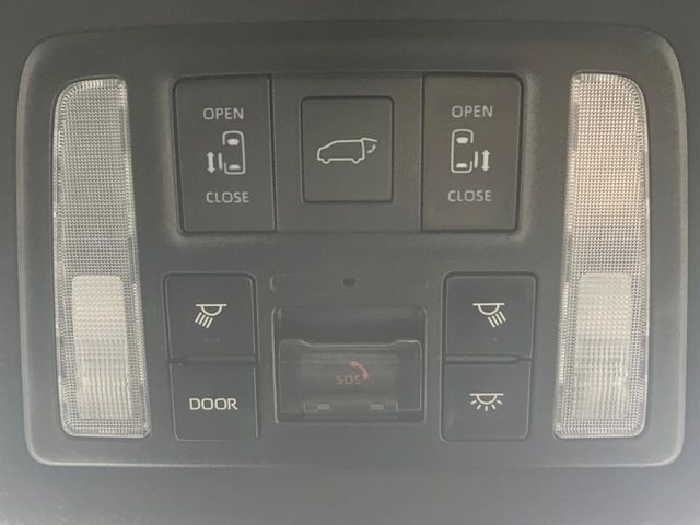 TOYOTA VOXY HYBRID 4WD 2023