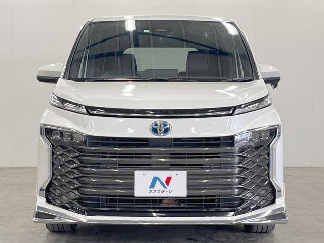 TOYOTA VOXY HYBRID 4WD 2023