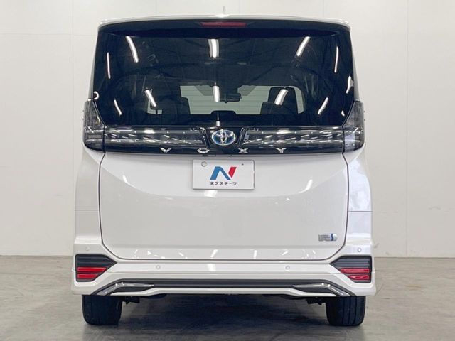 TOYOTA VOXY HYBRID 4WD 2023