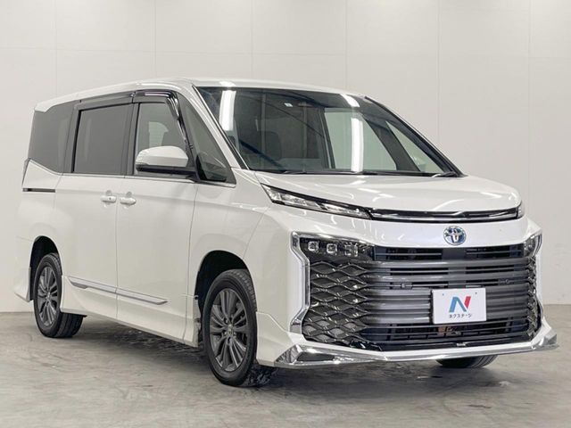 TOYOTA VOXY HYBRID 4WD 2023