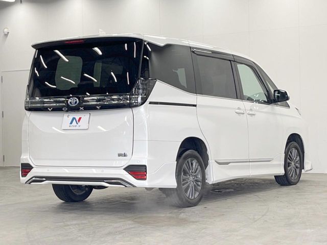 TOYOTA VOXY HYBRID 4WD 2023