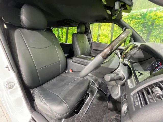 TOYOTA HIACE van 4WD 2023