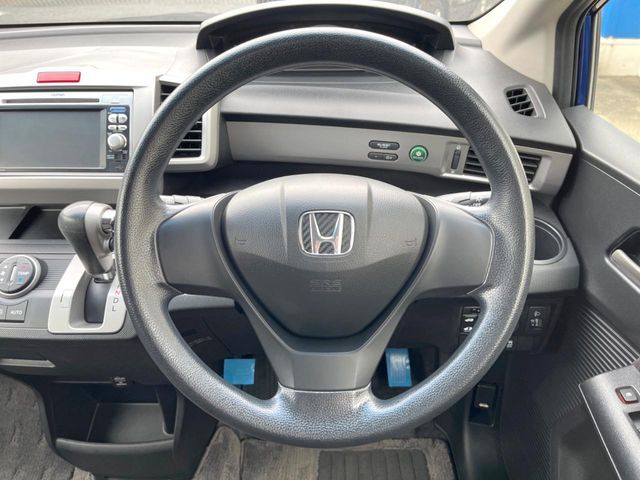 HONDA FREED 2011