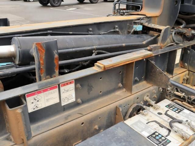 MITSUBISHI FUSOU FIGHTER 2011