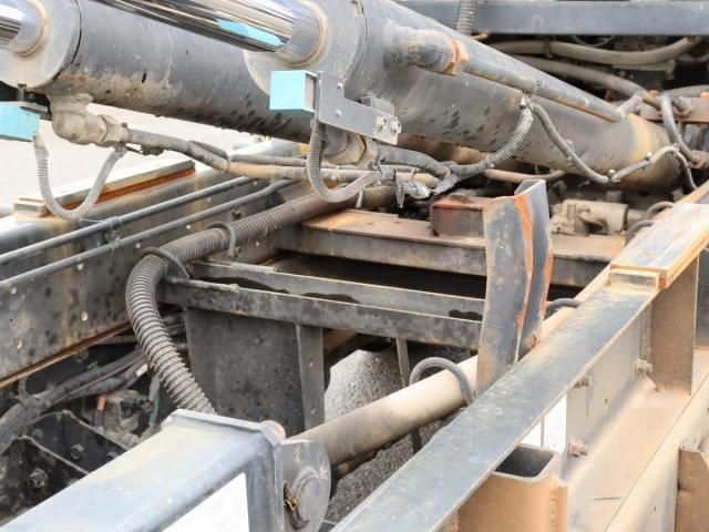 MITSUBISHI FUSOU FIGHTER 2011