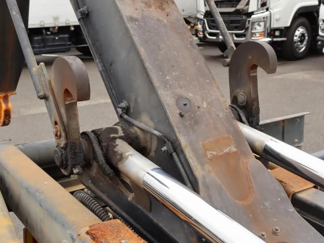 MITSUBISHI FUSOU FIGHTER 2011