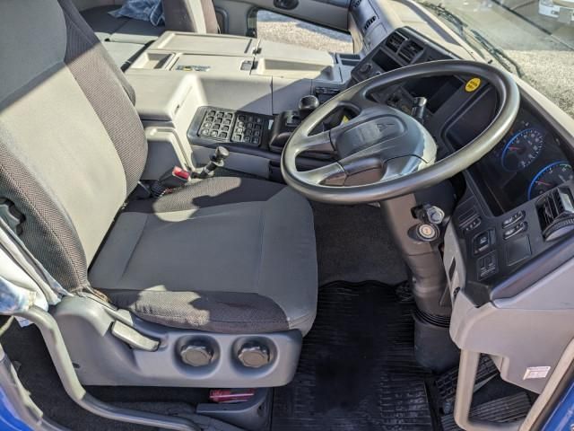 MITSUBISHI FUSOU SUPER GREAT 2016