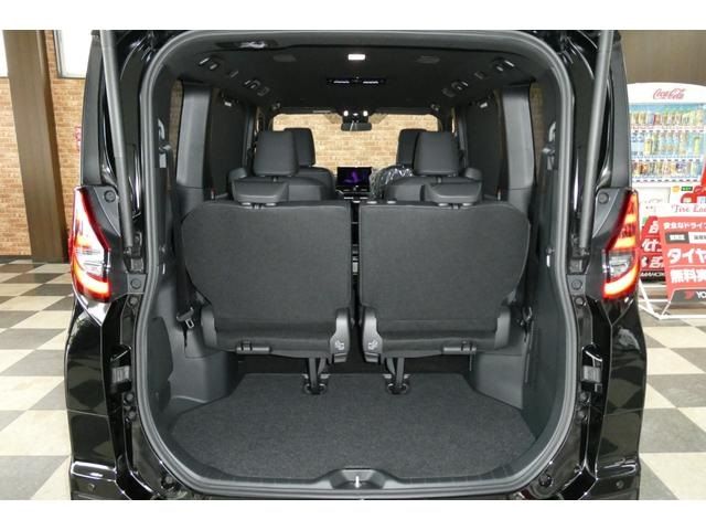 TOYOTA NOAH HYBRID 4WD 2024