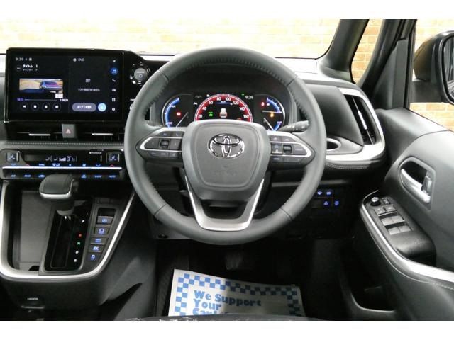 TOYOTA NOAH HYBRID 4WD 2024