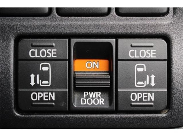 TOYOTA ESQUIRE HYBRID 2017