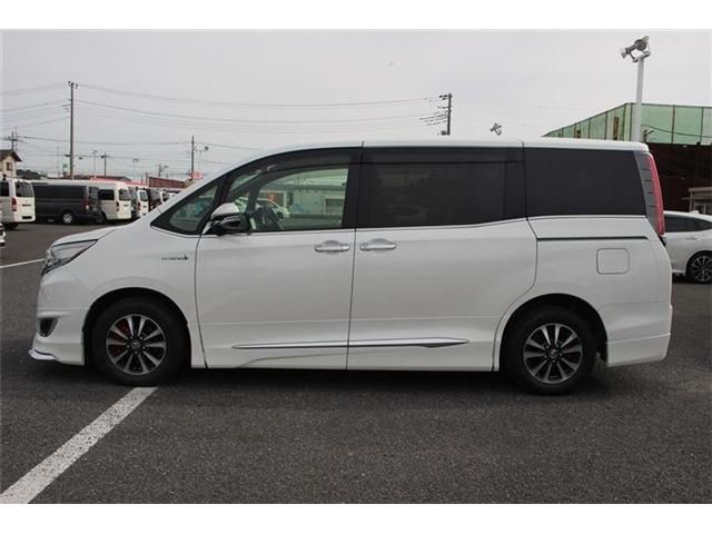 TOYOTA ESQUIRE HYBRID 2017