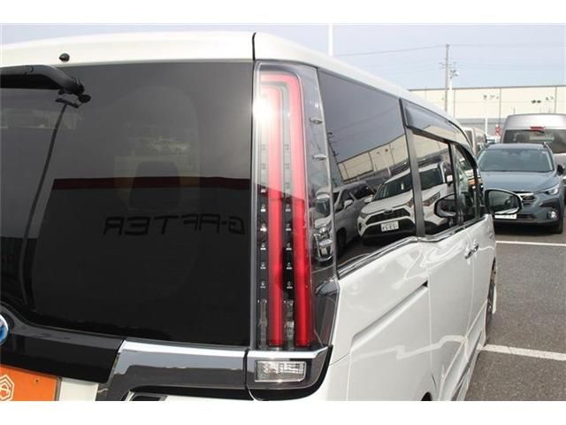 TOYOTA ESQUIRE HYBRID 2017