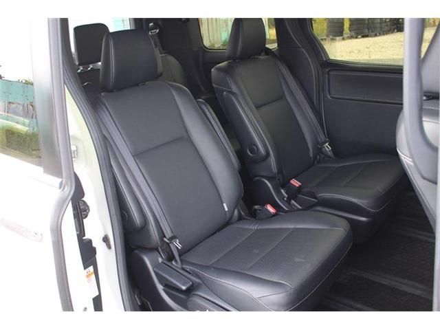 TOYOTA ESQUIRE HYBRID 2017