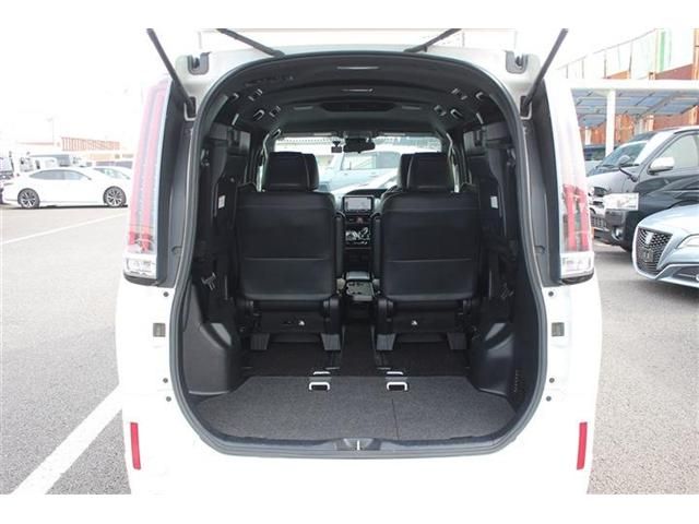 TOYOTA ESQUIRE HYBRID 2017