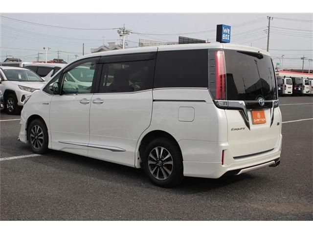 TOYOTA ESQUIRE HYBRID 2017