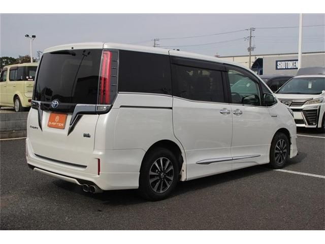 TOYOTA ESQUIRE HYBRID 2017