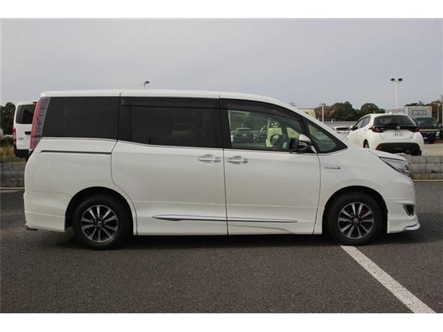 TOYOTA ESQUIRE HYBRID 2017