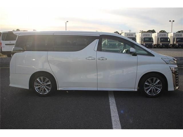 TOYOTA VELLFIRE 2020