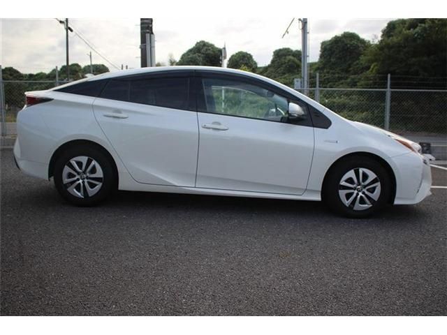 TOYOTA PRIUS 2016
