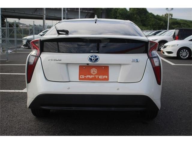 TOYOTA PRIUS 2016