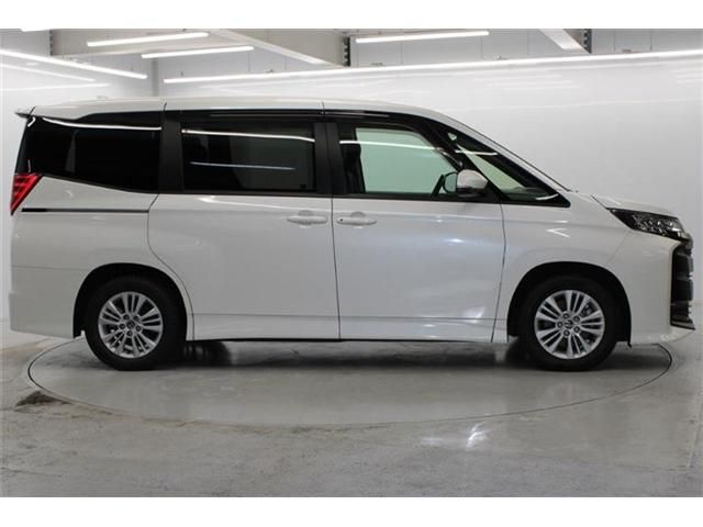 TOYOTA NOAH HYBRID 2023
