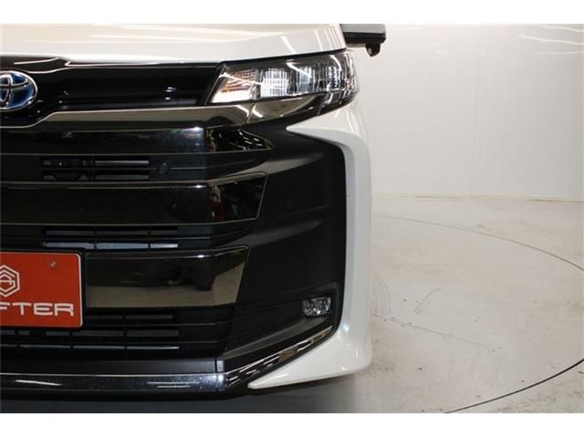 TOYOTA NOAH HYBRID 2023