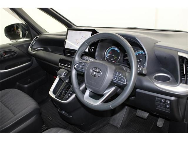 TOYOTA NOAH HYBRID 2023