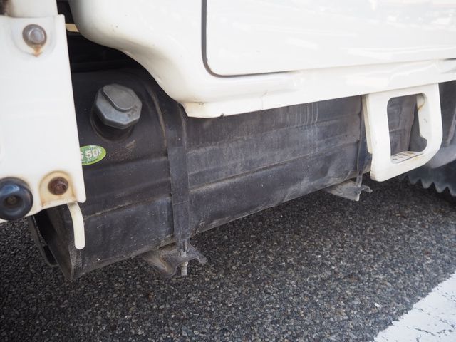 MAZDA TITAN DUSH 2005