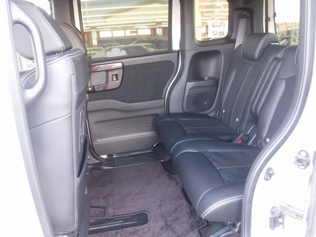 HONDA N BOX CUSTOM 4WD 2017