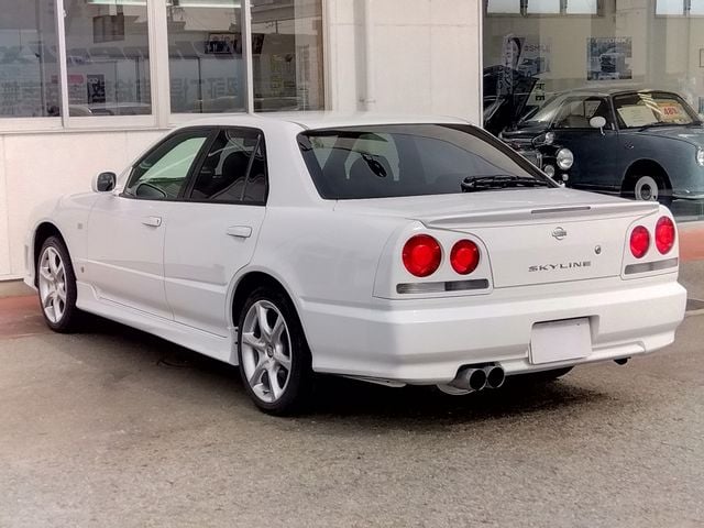 NISSAN SKYLINE 2000