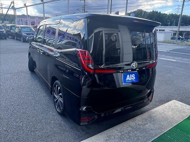 TOYOTA NOAH HYBRID 2022