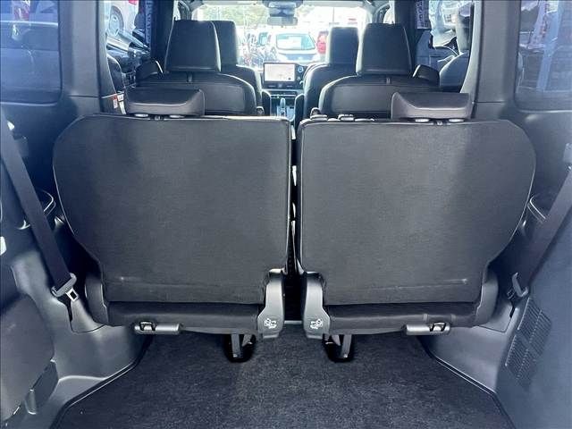 TOYOTA NOAH HYBRID 2022