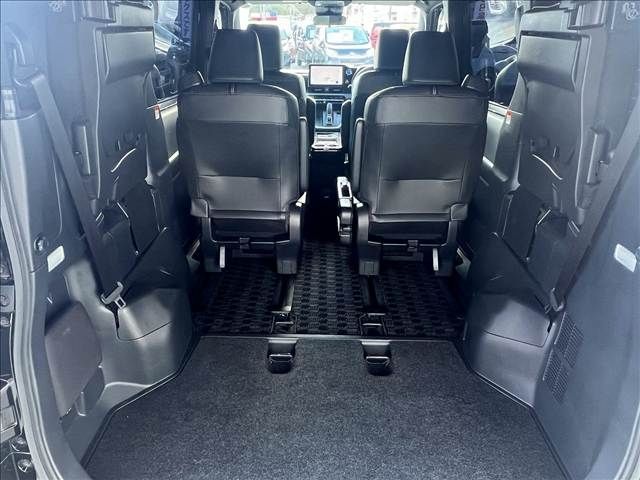 TOYOTA NOAH HYBRID 2022