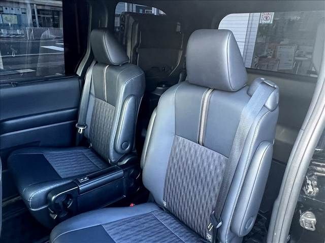 TOYOTA NOAH HYBRID 2022