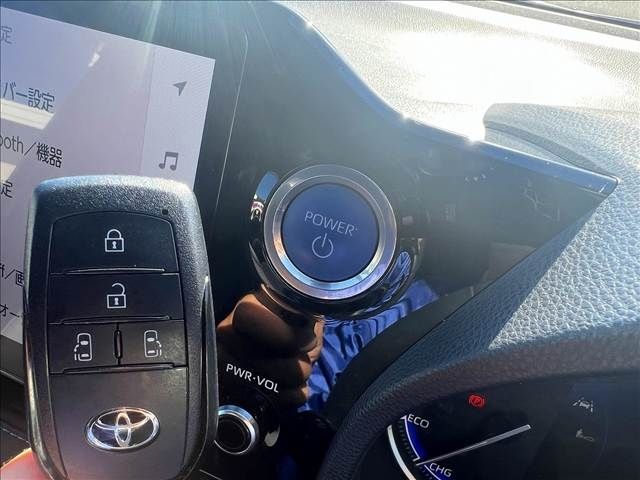 TOYOTA NOAH HYBRID 2022